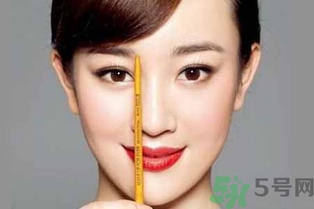 眉毛上可以涂生发液吗？眉毛涂生发水有副作用吗？